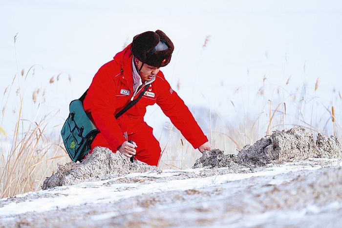 王尔康：守护“气龙” 半年走出近千公里巡线路