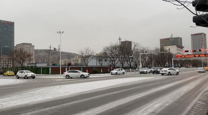 平凉市崆峒区迎来降温、降雪、大风天气