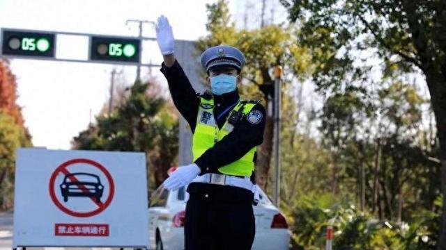 寒潮来袭，上海道路交通总体平稳，仅郊区个别路段结冰