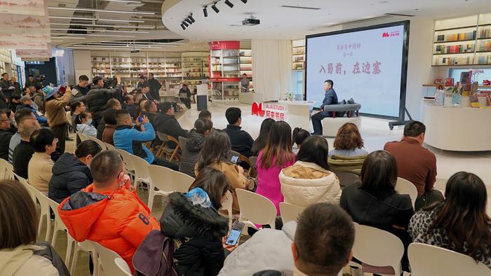 开讲“唐宋诗中的巴蜀与成都” 阿来：那通向广阔天地的写作，是岑参独有的雄壮豪迈和乐观