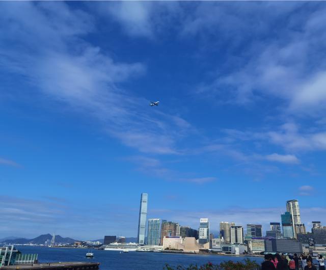 好靓！C919翱翔香港上空，现场视频→