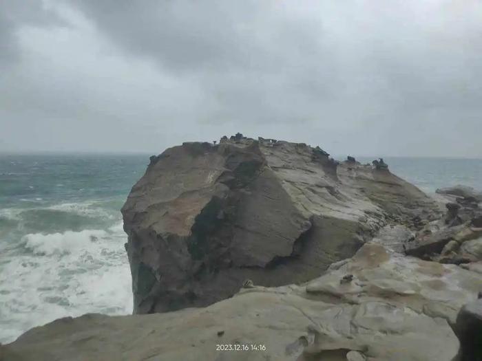 台湾知名景点象鼻岩的“象鼻”断裂