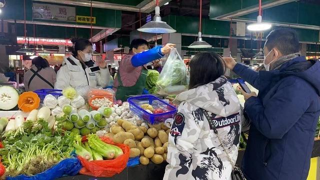 探访南京“菜篮子”：备货5-7天，气温骤降菜价只是“微微涨”
