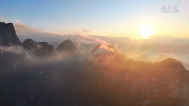 西岳华山：冬日晚霞映群峰