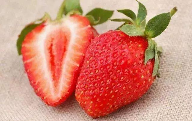 草莓反季节大量上市！农药、激素多么，能放心吃么？
