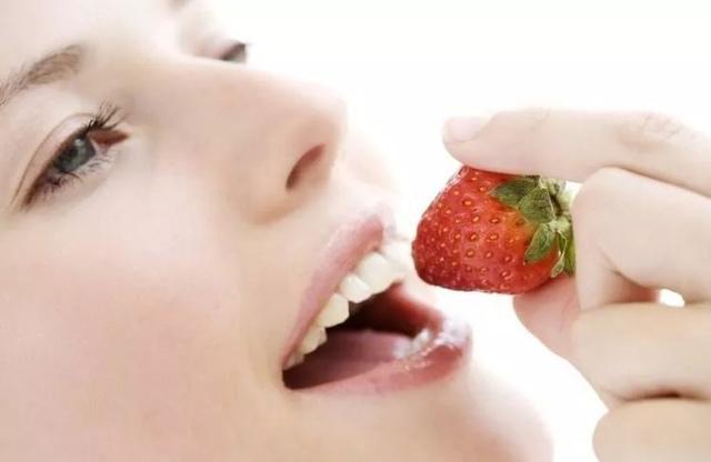 草莓反季节大量上市！农药、激素多么，能放心吃么？