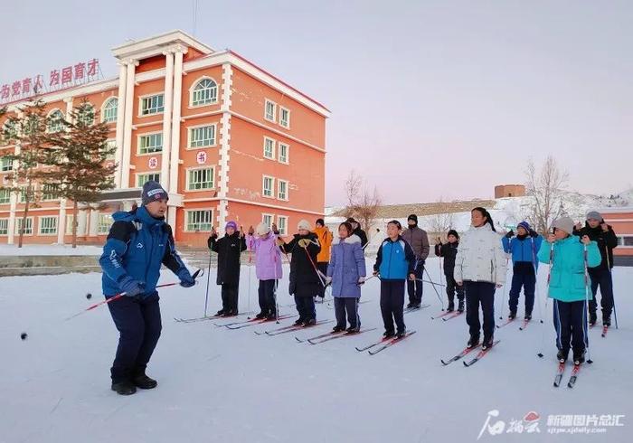 都是上课，新疆这几所学校也太酷啦！