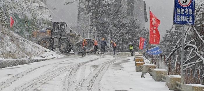 秦岭大雪，中铁七局西十项目部挺身而出