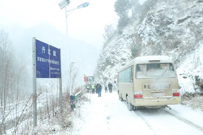 秦岭大雪，中铁七局西十项目部挺身而出