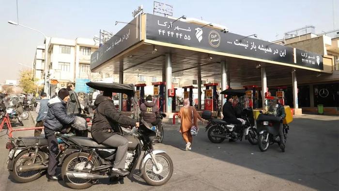 伊朗约6成加油站因技术故障停供，一个“曾与以色列有联系”的黑客组织宣称对此负责
