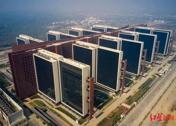 超过五角大楼！印度启用世界上最大办公楼群，耗资27亿，有131部电梯！莫迪：将创造15万个就业岗位