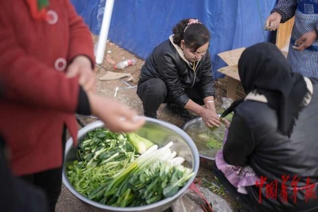 多图直击青海民和县金田村清淤搜救现场