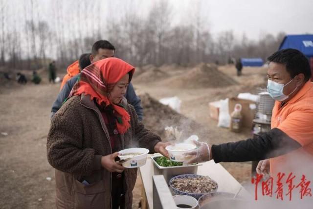 多图直击青海民和县金田村清淤搜救现场