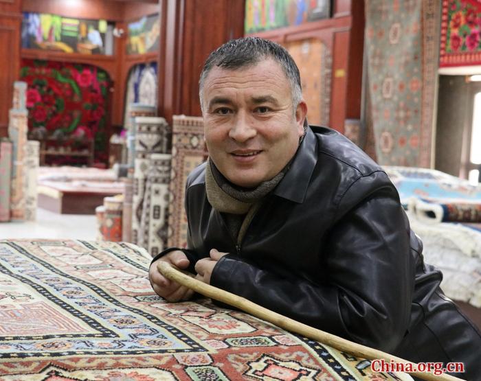 新疆手工编织地毯背后的繁荣：两代人的人文传承 Handwoven carpet business fuels prosperity in Xinjiang 