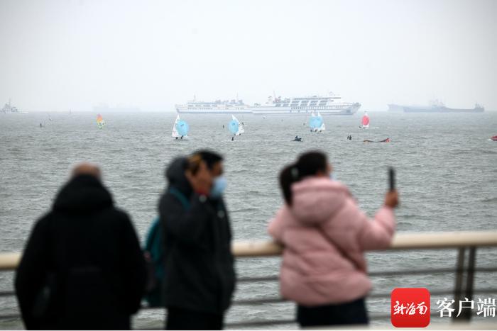 海口帆船帆板训练基地：运动员不惧寒冷冬训忙