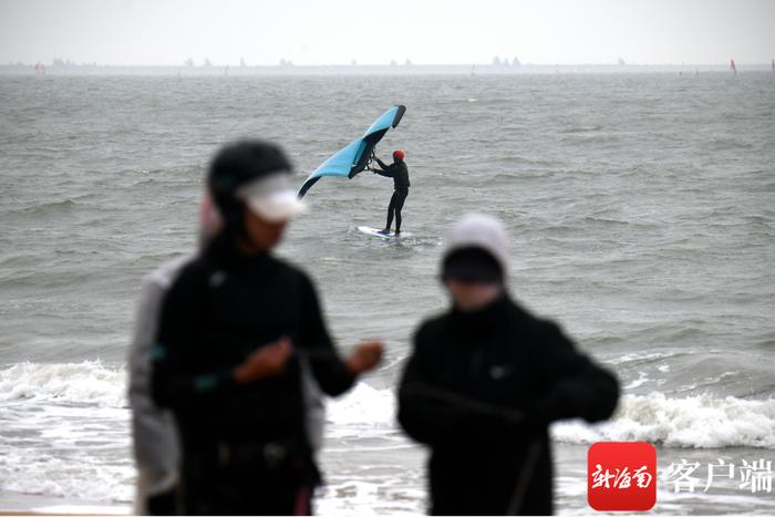 海口帆船帆板训练基地：运动员不惧寒冷冬训忙