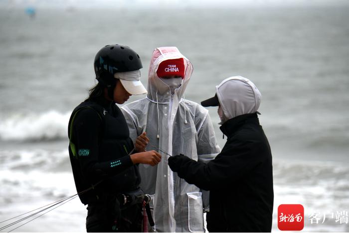 海口帆船帆板训练基地：运动员不惧寒冷冬训忙