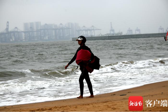 海口帆船帆板训练基地：运动员不惧寒冷冬训忙