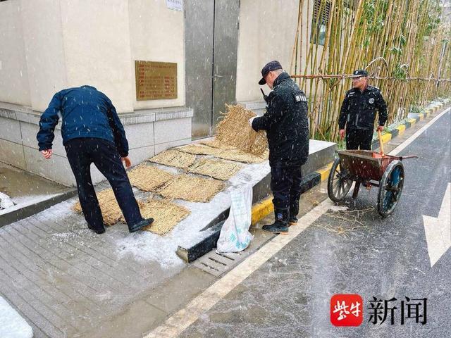 党建引领齐发力，扫雪护行保安全！苏州相城黄桥街道开展清雪行动