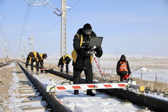 内蒙古积极防范应对低温雨雪冰冻灾害