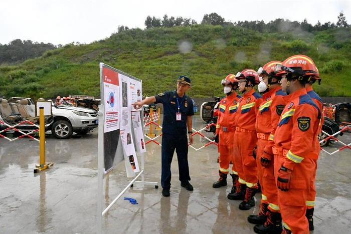 追梦火焰蓝 守护万家灯火丨从化学专业研究生到优秀消防员需要几步？