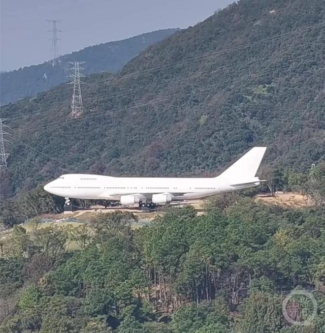 浙江舟山一景区“降落”大型客机？景区回应：是组装的退役飞机