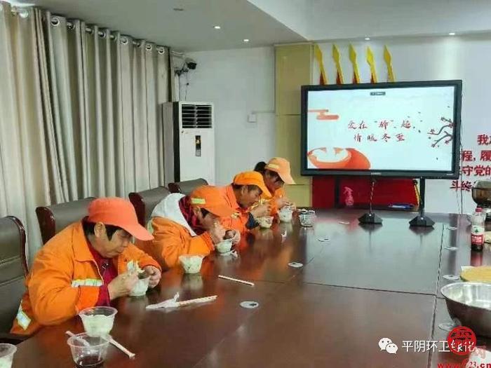 冬至暖人心，济南“城市美容师”吃上热水饺