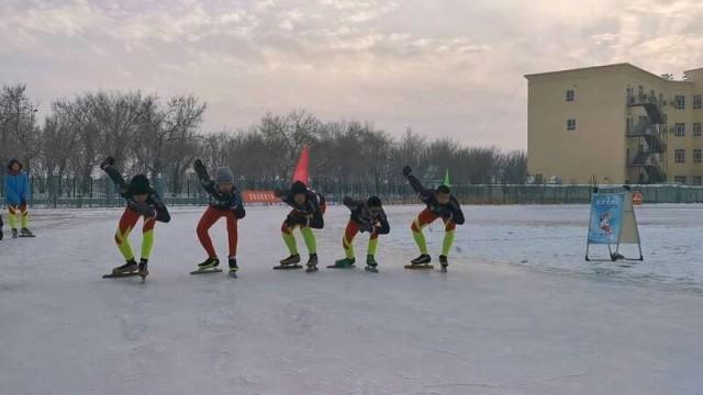 追着雪花看新疆｜这所兵团学校，滑冰传统延续30多年