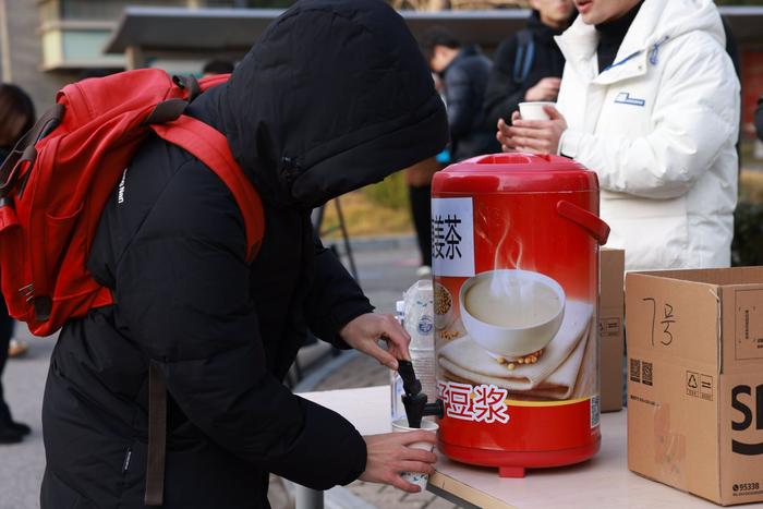 全国硕士研究生招生考试开考  上海高校多举措暖心护考