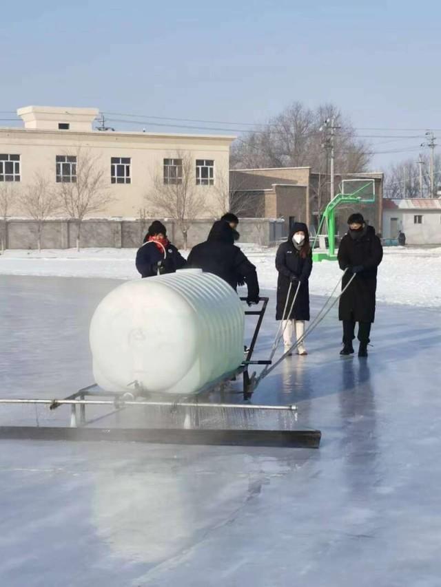 追着雪花看新疆｜这所兵团学校，滑冰传统延续30多年