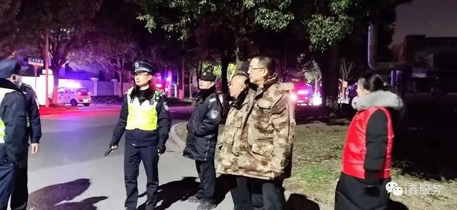 低温天醉酒街头，危险！民警及时救助，暖心→