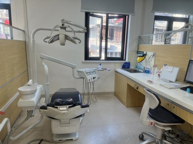 社区医院看牙服务升级：记者实地走访首批标准化口腔诊室