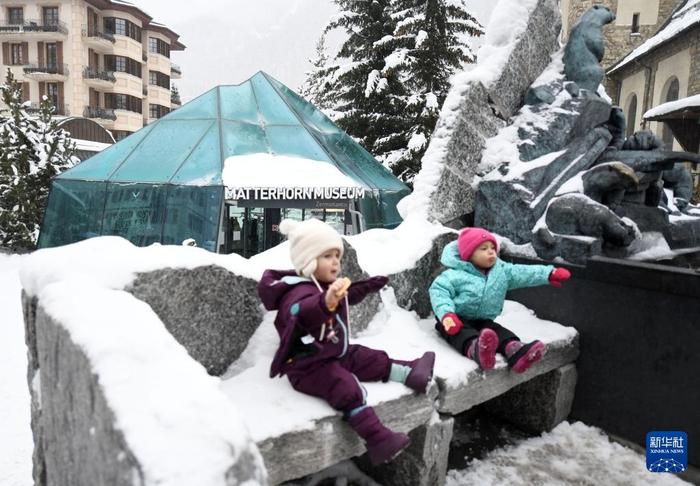 镜头连中外丨从阿尔卑斯山到长白山：“世界冰雪黄金纬度带”冰雪经济正“火热”