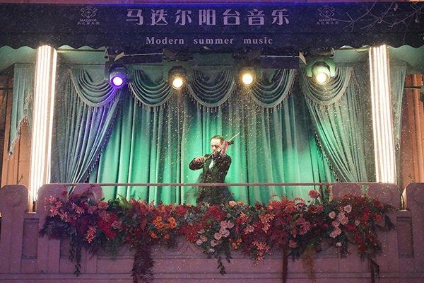 马迭尔阳台音乐冬季演出精彩重启 演绎冰城浪漫冬日旋律