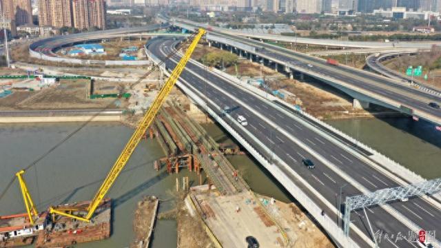 新桥启用老桥拆除，外青松公路改造完成，沪苏断头路全部打通