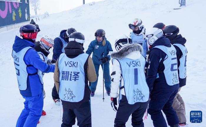 镜头连中外丨从阿尔卑斯山到长白山：“世界冰雪黄金纬度带”冰雪经济正“火热”