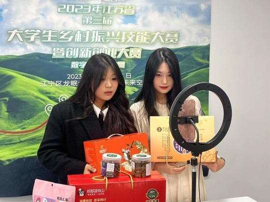本次大赛决赛成绩由现场直播评分、直播策划展示、销量得分综合组成，最终决赛成绩将在统计结束后统一公布。