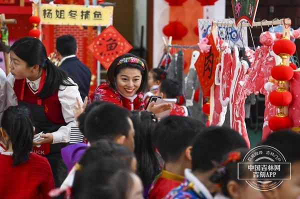 原来考试可以这样有趣！这所学校的“东北艺术大集” 游考真挺盖！