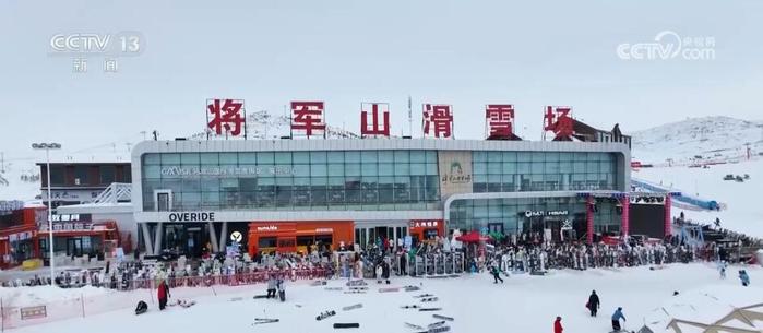 追着雪花看新疆 | “冷资源”撬动“热产业” 冰雪游点燃新疆文旅冬季激情