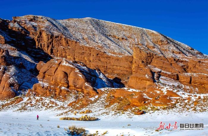 甘州区平山湖呈现唯美雪牧图