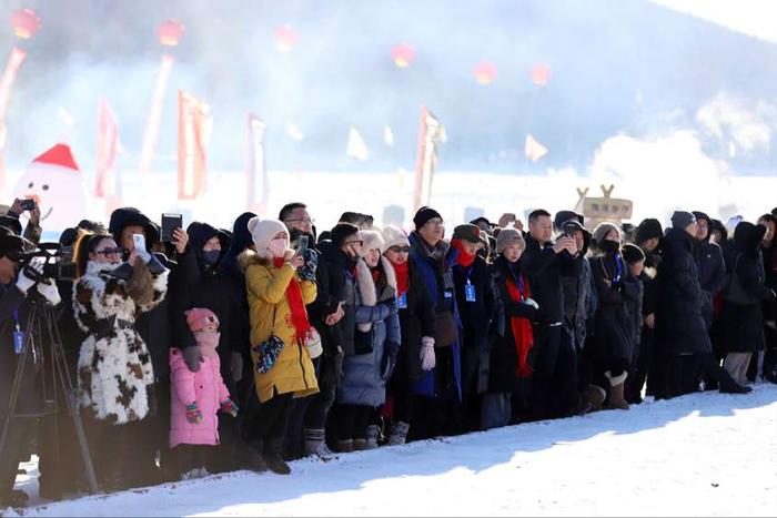 第十八届阿尔山冰雪节开幕式暨2023中蒙俄（阿尔山）国际汽车冰雪挑战赛举办