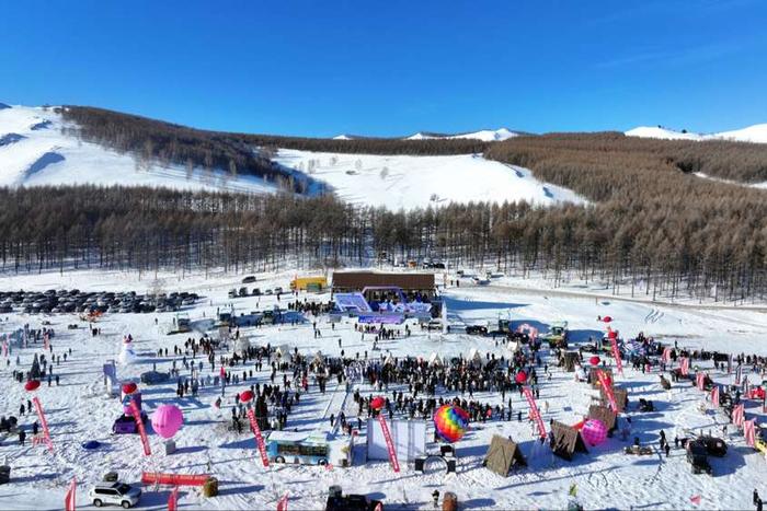 第十八届阿尔山冰雪节开幕式暨2023中蒙俄（阿尔山）国际汽车冰雪挑战赛举办