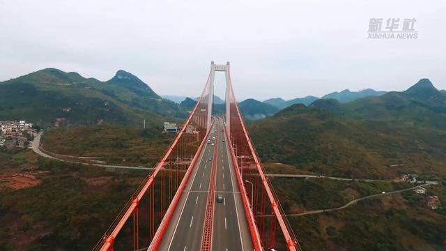 “桥”见贵州：在370米高的桥面上“太空漫步”是一种什么体验？