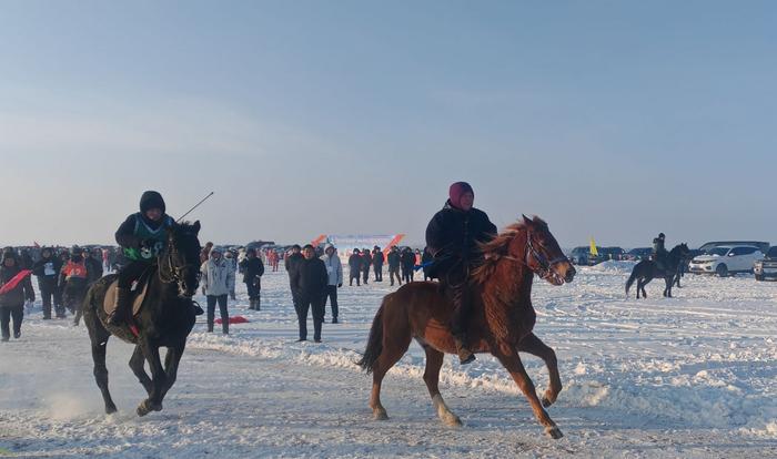 莫力达瓦达斡尔族自治旗：雪地赛马 感受冬日里的冰雪“骑”缘