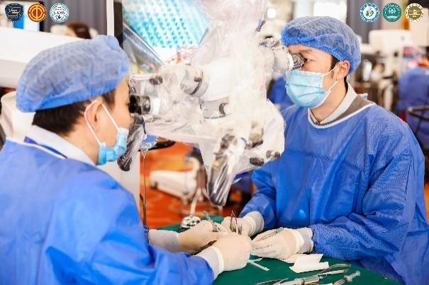 第一届“中国技协·超级显微外科血管吻合技能大赛”在成都举办