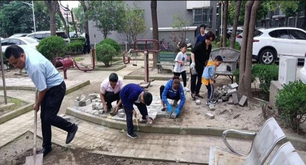 维修电梯、修路铺路、添置儿童乐园……松江这个社区一天比一天好！