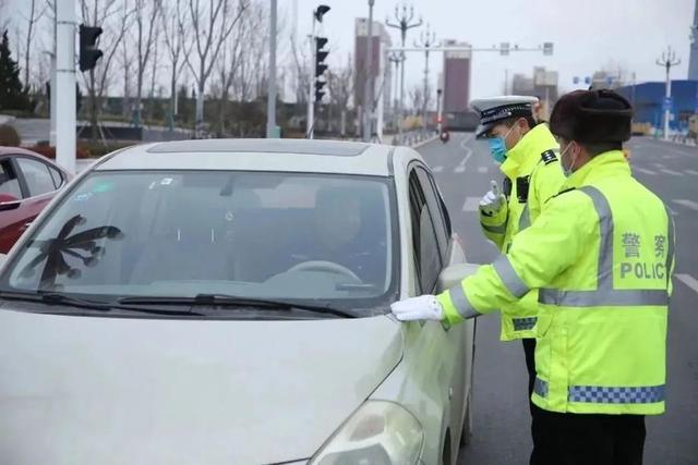 假日里，道路上，处处是警察蜀黍的身影……