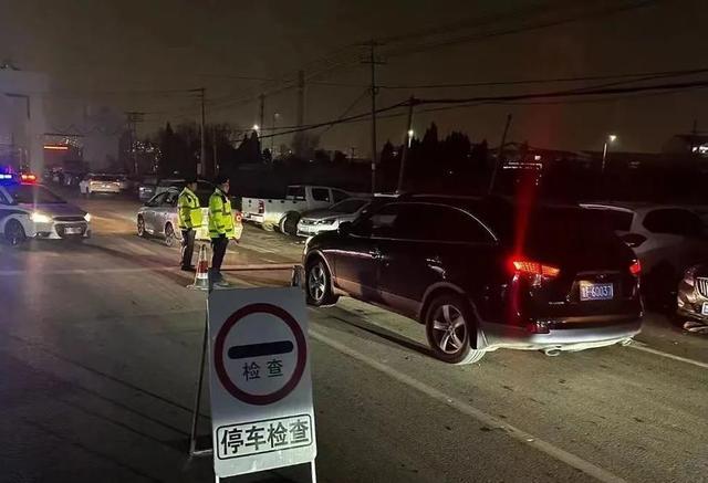 假日里，道路上，处处是警察蜀黍的身影……