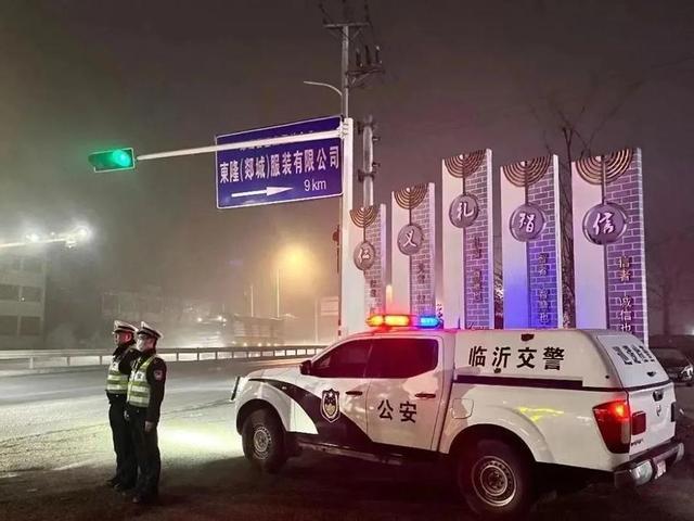 假日里，道路上，处处是警察蜀黍的身影……