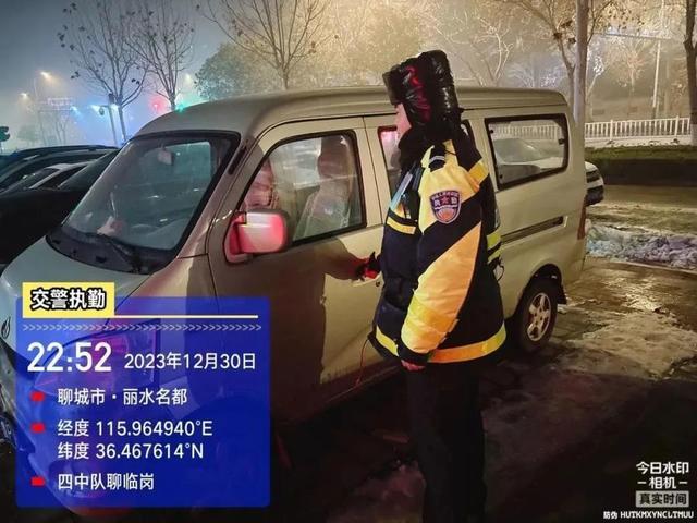 假日里，道路上，处处是警察蜀黍的身影……